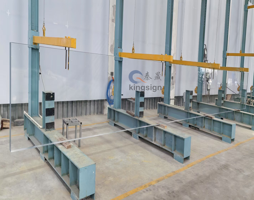 Apakah perbezaan antara plexiglass dan kaca terburu -buru